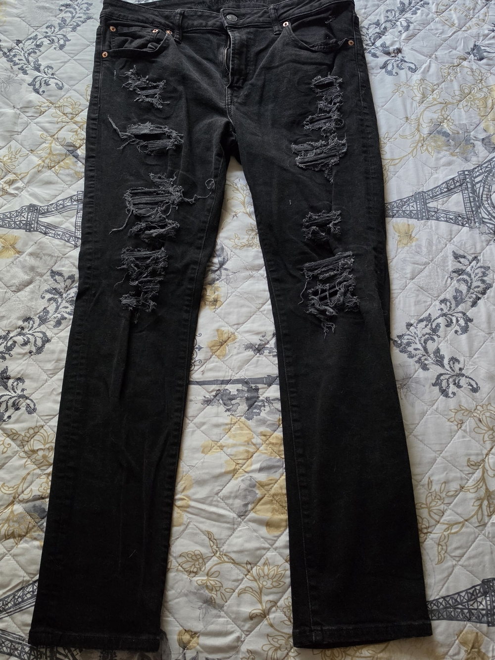 American Eagle Outfitters Men's Black Distressed Straight Jeans